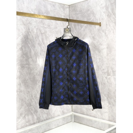 Louis Vuitton Thin Jackets For Men in 204092