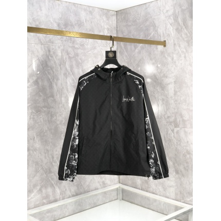 Louis Vuitton Thin Jackets For Men in 204094