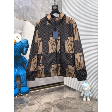 Louis Vuitton Thin Jackets For Men in 204100