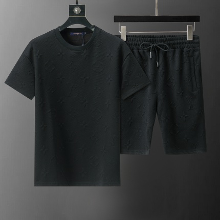 Louis Vuitton Short Tracksuits For Men in 204165