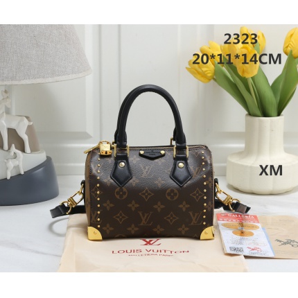 Louis Vuitton Cross Bags in 204400