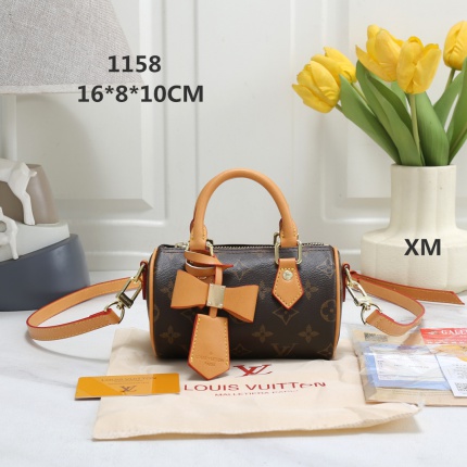 Louis Vuitton Cross Bags in 204407