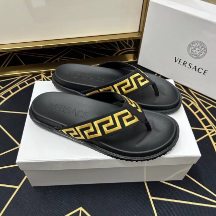 Versace Slippers For Men in 204567