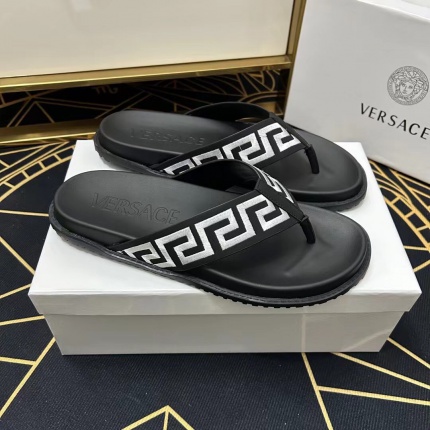 Versace Slippers For Men in 204568