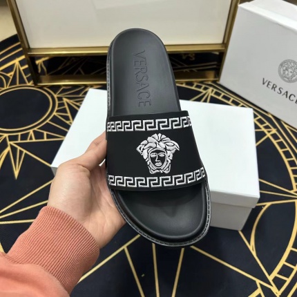 Versace Slippers For Men in 204570