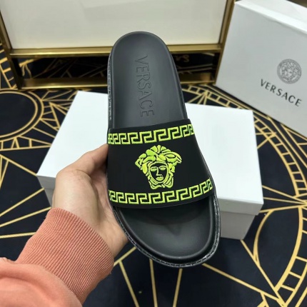 Versace Slippers For Men in 204571