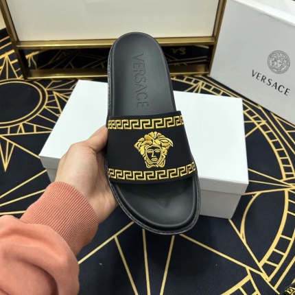 Versace Slippers For Men in 204572