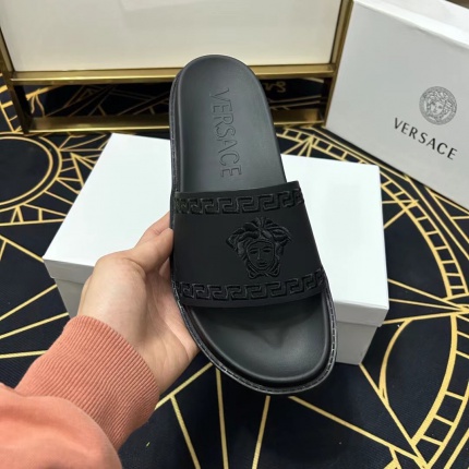 Versace Slippers For Men in 204573