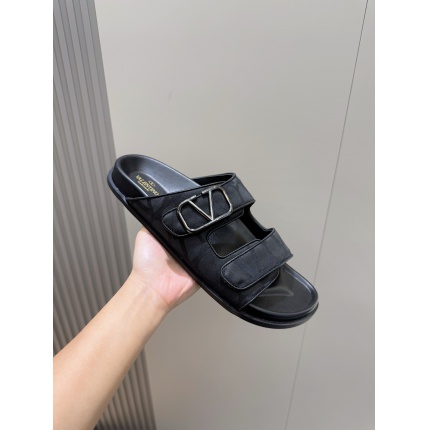 High quality Valentino Slippers For Men in 204583