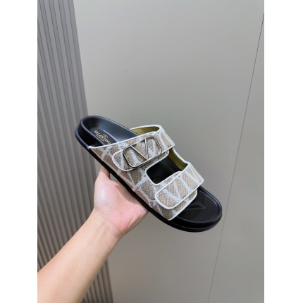 High quality Valentino Slippers For Men in 204587