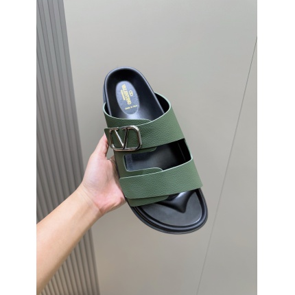 High quality Valentino Slippers For Men in 204588