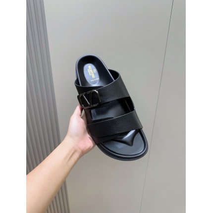 High quality Valentino Slippers For Men in 204590