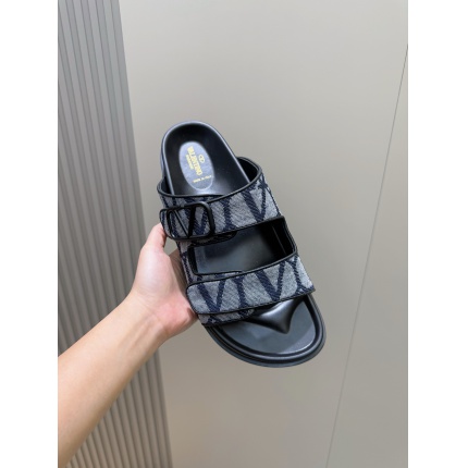 High quality Valentino Slippers For Men in 204591