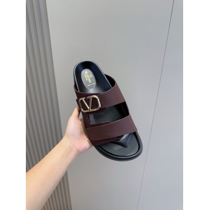 High quality Valentino Slippers For Men in 204592