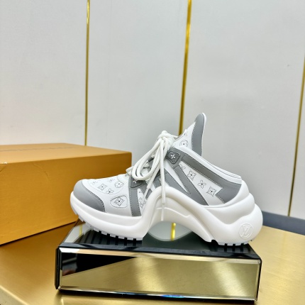 High quality Louis Vuitton Sneakers For Women in 204603