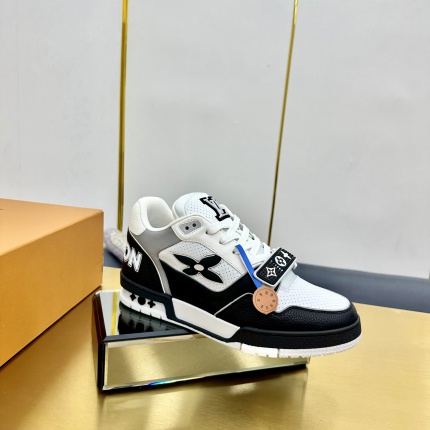 High quality Louis Vuitton Sneakers For Men in 204608