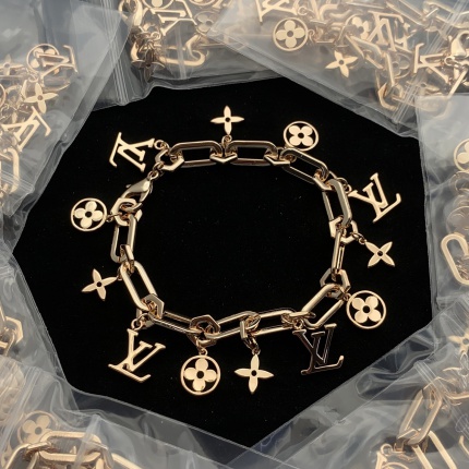 Louis Vuitton Bracelets in 204752