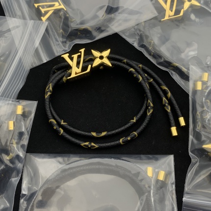 Louis Vuitton Bracelets in 204753