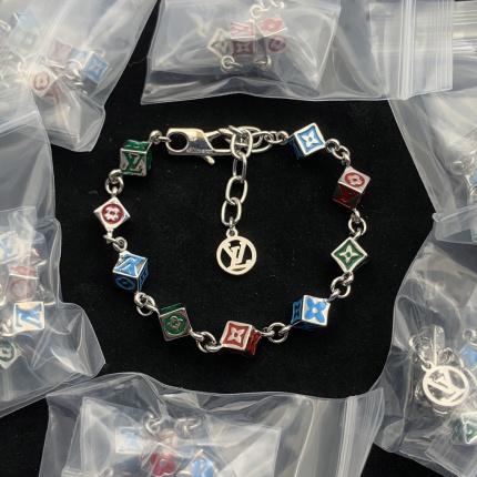 Louis Vuitton Bracelets in 204754