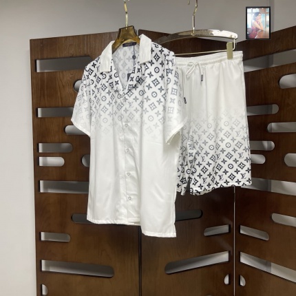 Louis Vuitton Short Tracksuits For Men in 204782