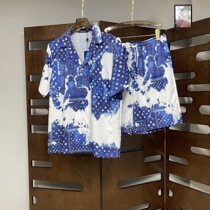 Louis Vuitton Short Tracksuits For Men in 204783
