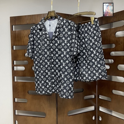 Louis Vuitton Short Tracksuits For Men in 204784