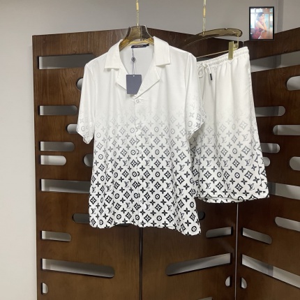 Louis Vuitton Short Tracksuits For Men in 204785