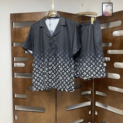 Louis Vuitton Short Tracksuits For Men in 204786