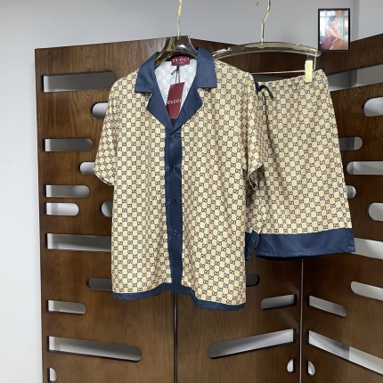 Gucci Short Tracksuits For Men in 204789