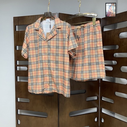 Burberry Short Tracksuits For Men in 204790