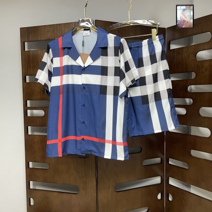 Burberry Short Tracksuits For Men in 204791