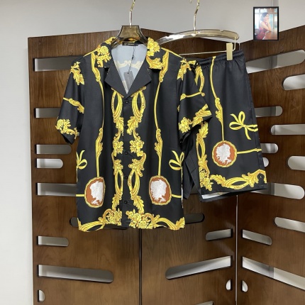 Versace Short Tracksuits For Men in 204793