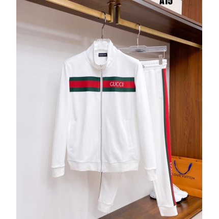 Gucci Tracksuits for Men in 204803