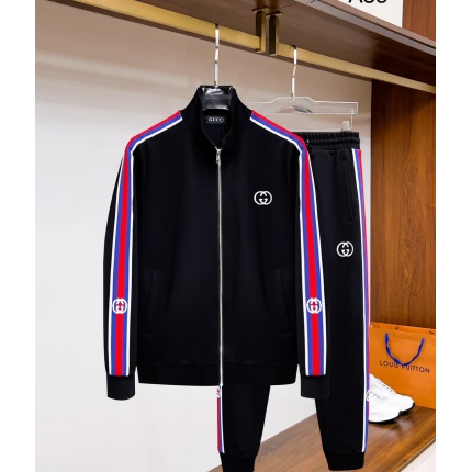 Gucci Tracksuits for Men in 204805