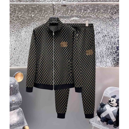 New Arrivals Balenciaga Tracksuits For Men in 204816