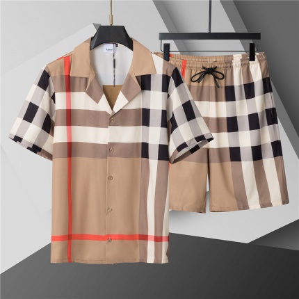 Burberry Short Tracksuits For Men in 204924