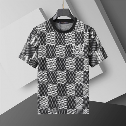 Louis Vuitton T-Shirts for Men in 204946