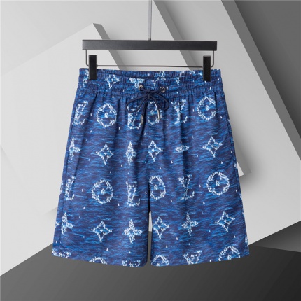 Louis Vuitton Short Pants For Men in 205174