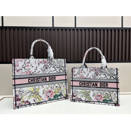 Dior AAA Quality Handbags in 205301