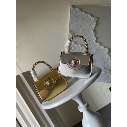 Versace  AAA Quality Handbags in 205302
