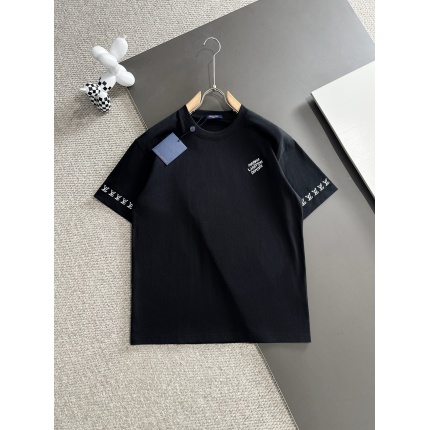 Louis Vuitton T-Shirts for Men in 205309