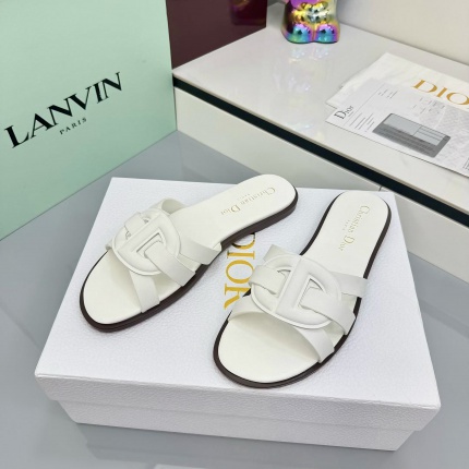 Dior Slippers For Women in 205320