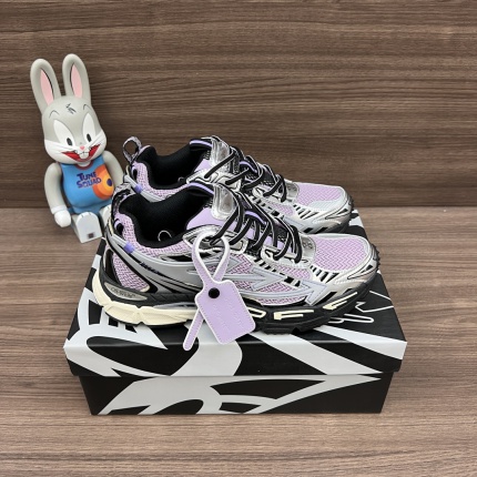 New Arrivals Off White Sneakers Be Right Back Sneakers in 205342