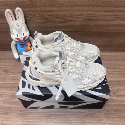 New Arrivals Off White Sneakers Be Right Back Sneakers in 205354