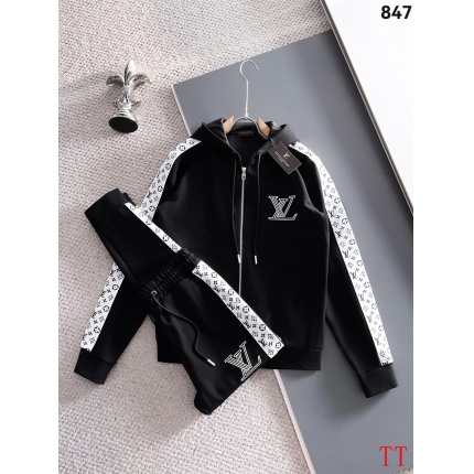 New Arrivals Louis Vuitton Tracksuits For Men in 205385