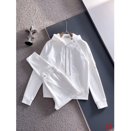 New Arrivals Moncler Tracksuits For Men in 205388