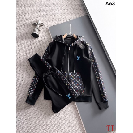 New Arrivals Louis Vuitton Tracksuits For Men in 205398