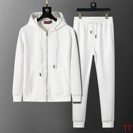 New Arrivals Gucci Tracksuits For Men in 205406