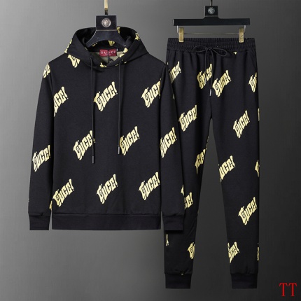 New Arrivals Gucci Tracksuits For Men in 205407