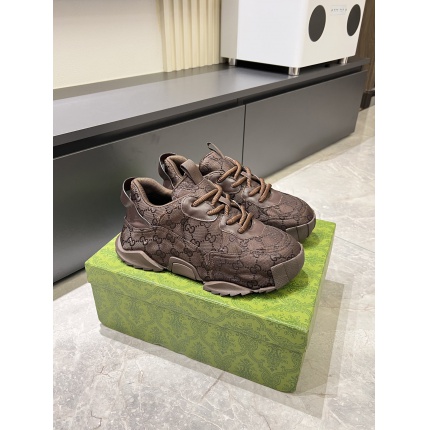 Gucci Sneakers For Men in 205540